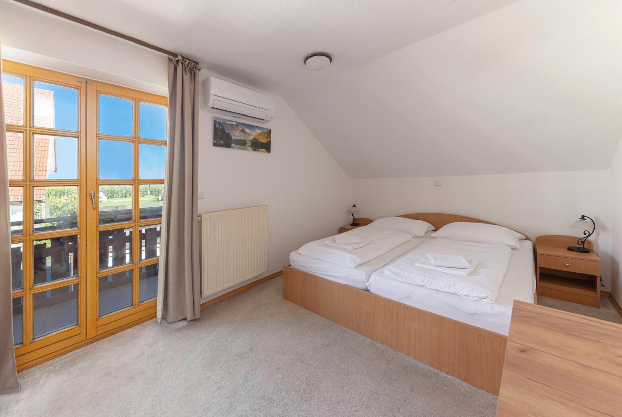 Gostilna Logar Hotel Hotemaze Kültér fotó
