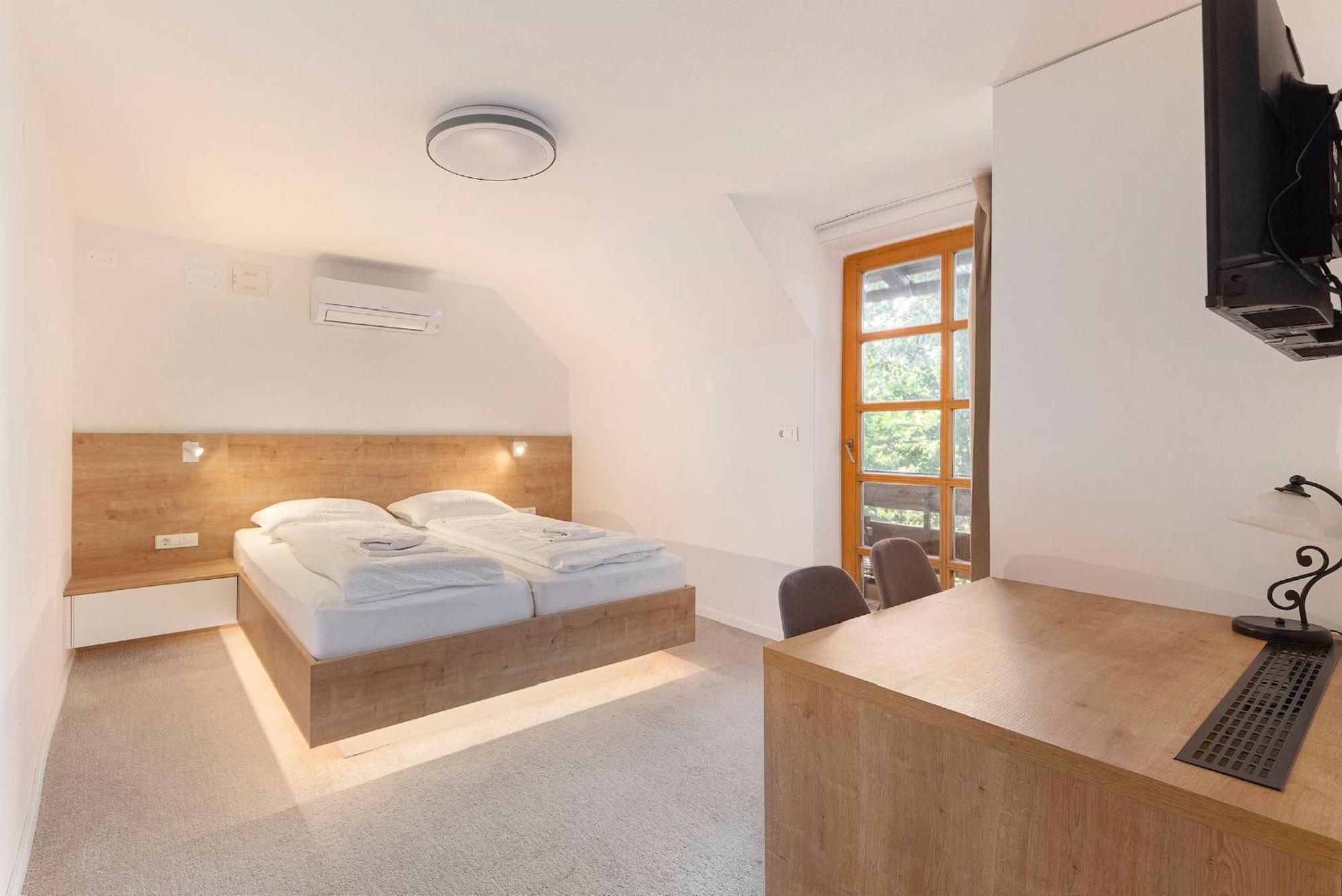 Gostilna Logar Hotel Hotemaze Kültér fotó